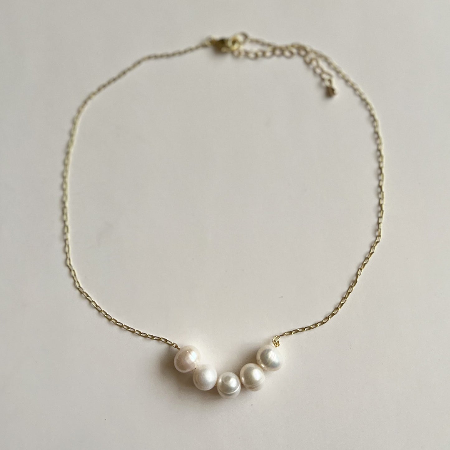COLLAR FIVEGOLDY PEARLS