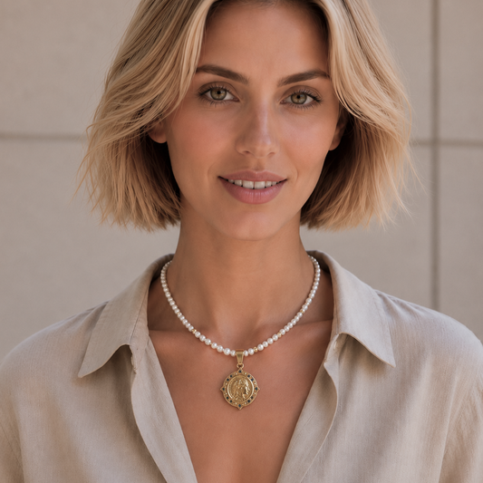 COLLAR SMALLPEARLS GOLDYMEDAL