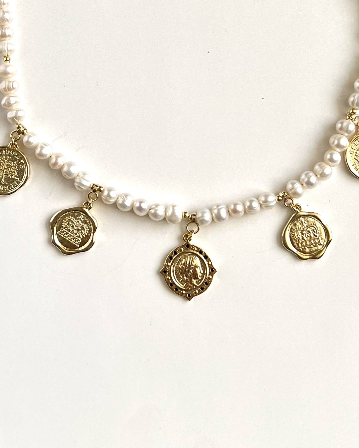 COLLAR PEARLS GOLDYMEDAL