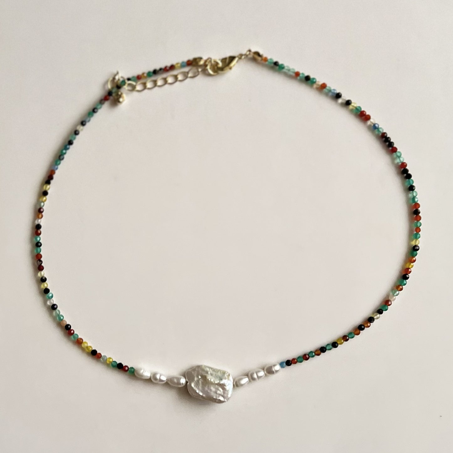 COLLAR MULTICOLOR PERLIES